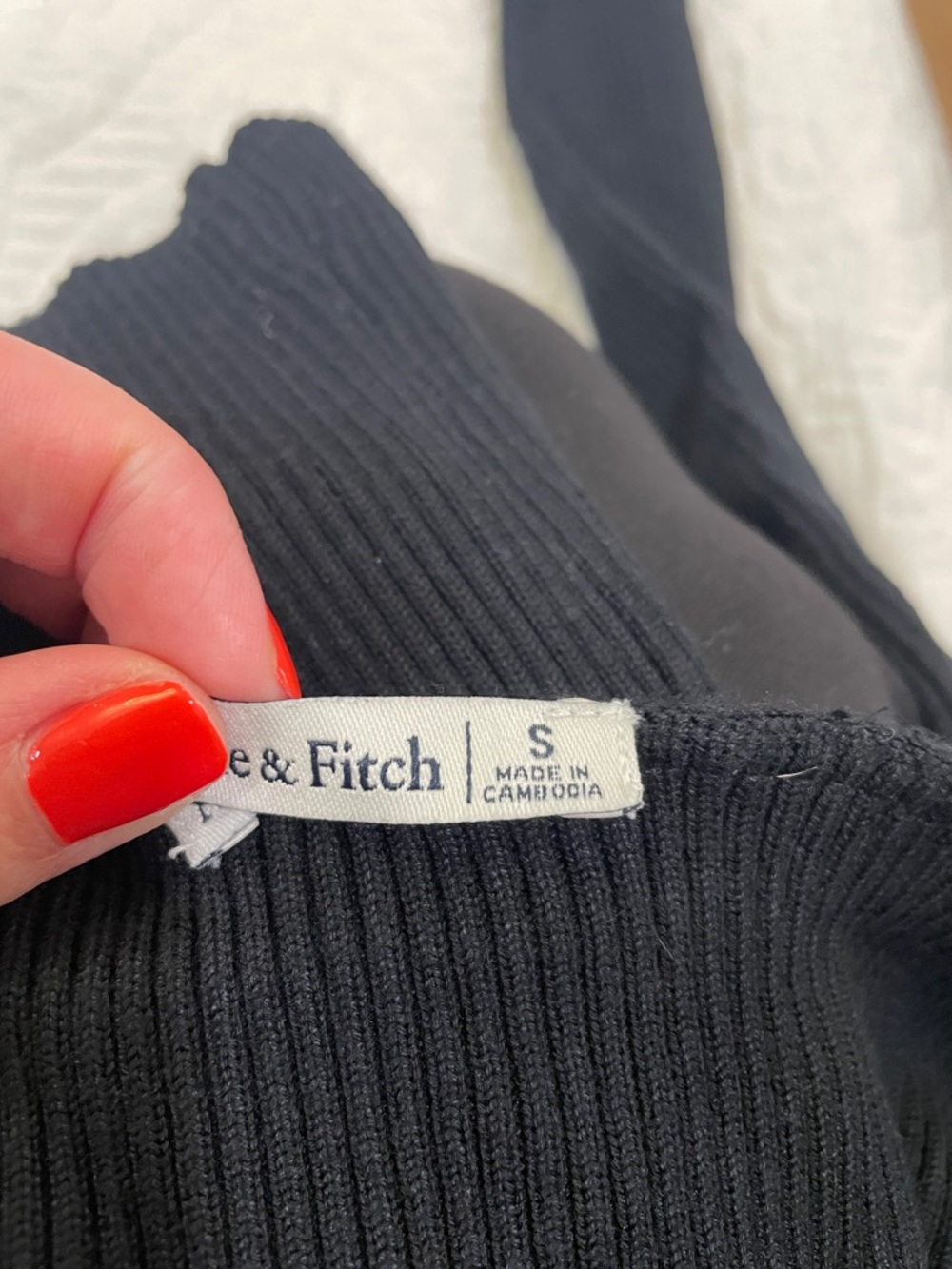 Abercrombie & Fitch Black Off-the-Shoulder Ribbed Sweater - Picture 3 of 5
